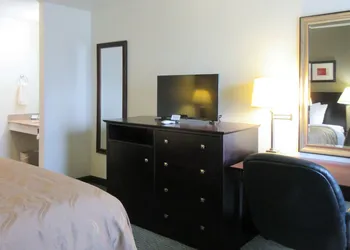 Quality Inn Longmont hotel thumbnail 5