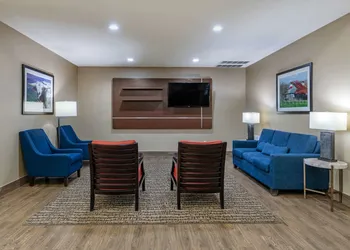 Comfort Suites Ennis hotel thumbnail 3