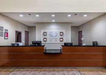 Comfort Suites Ennis hotel thumbnail 4