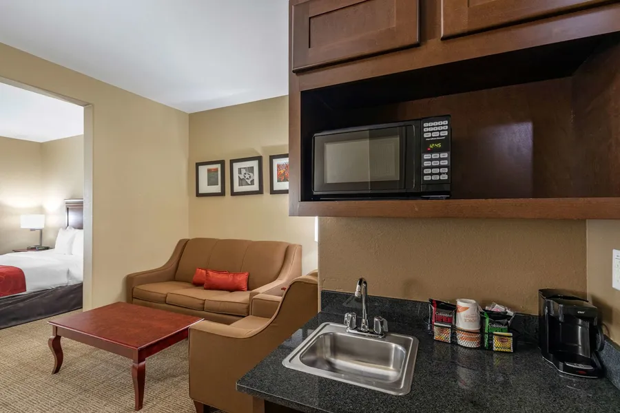 Comfort Suites Ennis hotel detail image 6