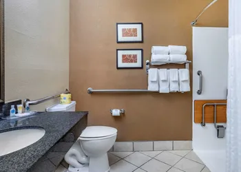 Comfort Suites Ennis hotel thumbnail 8