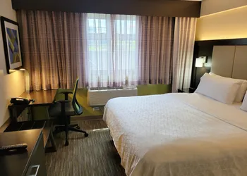 Holiday Inn Express Maspeth by IHG hotel thumbnail 5