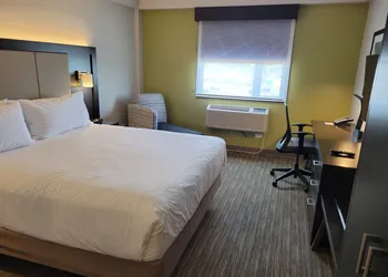 Holiday Inn Express Maspeth by IHG hotel thumbnail 6