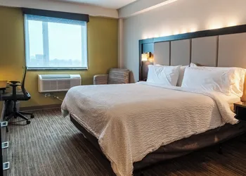 Holiday Inn Express Maspeth by IHG hotel thumbnail 8
