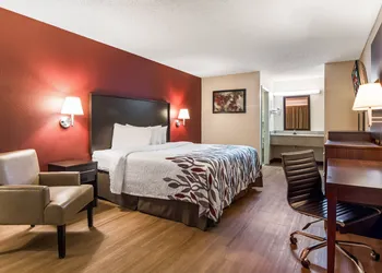Red Roof Inn Acworth - Emerson/ LakePoint South hotel thumbnail 5