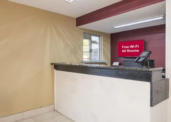 Red Roof Inn Acworth - Emerson/ LakePoint South hotel thumbnail 2