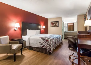Red Roof Inn Acworth - Emerson/ LakePoint South hotel thumbnail 5