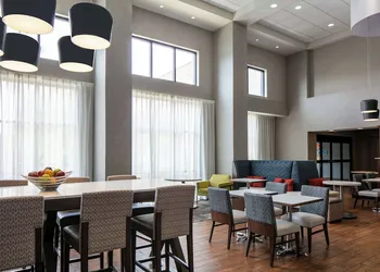 Hampton Inn & Suites West Bend hotel thumbnail 2