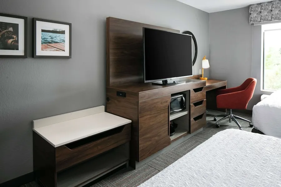 Hampton Inn & Suites West Bend hotel detail image 6