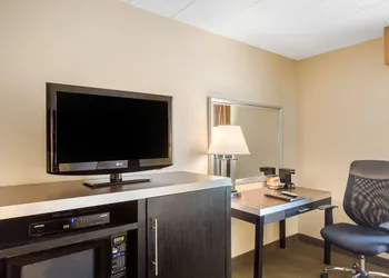 Quality Inn Ledgewood - Dover hotel thumbnail 7