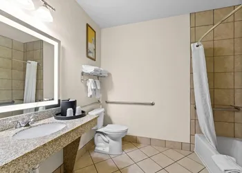 Comfort Suites San Antonio North - Stone Oak hotel thumbnail 7