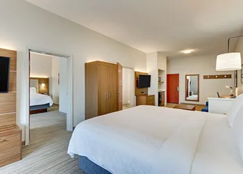 Holiday Inn Express Hotel & Suites Weatherford by IHG hotel thumbnail 2