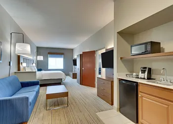 Holiday Inn Express Hotel & Suites Weatherford by IHG hotel thumbnail 4