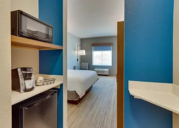 Holiday Inn Express Hotel & Suites Weatherford by IHG hotel thumbnail 8