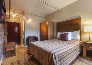 Hotel Quartier des Spectacles hotel thumbnail 5