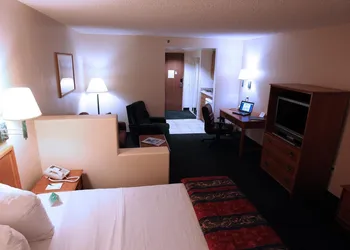 Gateway Studio Suites hotel thumbnail 5