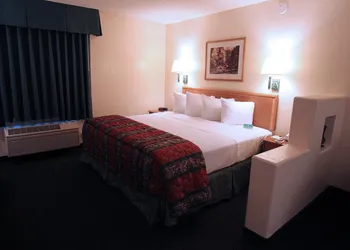 Gateway Studio Suites hotel thumbnail 6