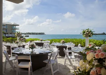 Pier House Resort & Spa hotel thumbnail 3