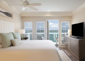 Pier House Resort & Spa hotel thumbnail 4