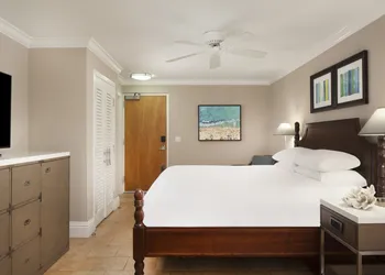 Pier House Resort & Spa hotel thumbnail 5