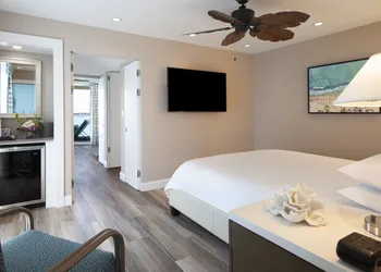 Pier House Resort & Spa hotel thumbnail 8