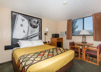 Super 8 by Wyndham Casper West by the River hotel thumbnail 7