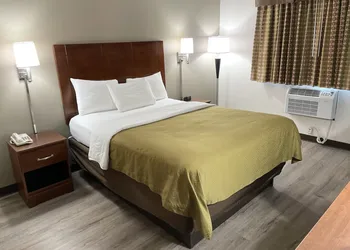 Econo Lodge Cartersville-Emerson Lake Point hotel thumbnail 6