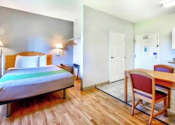 Oyo Townhouse Sulphur,LA Extended Stay I-10 hotel thumbnail 4