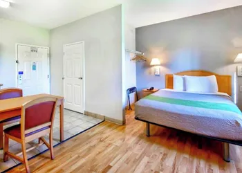 Oyo Townhouse Sulphur,LA Extended Stay I-10 hotel thumbnail 5