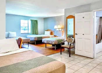 Oyo Townhouse Sulphur,LA Extended Stay I-10 hotel thumbnail 6