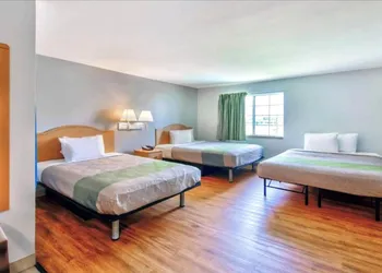 Oyo Townhouse Sulphur,LA Extended Stay I-10 hotel thumbnail 7