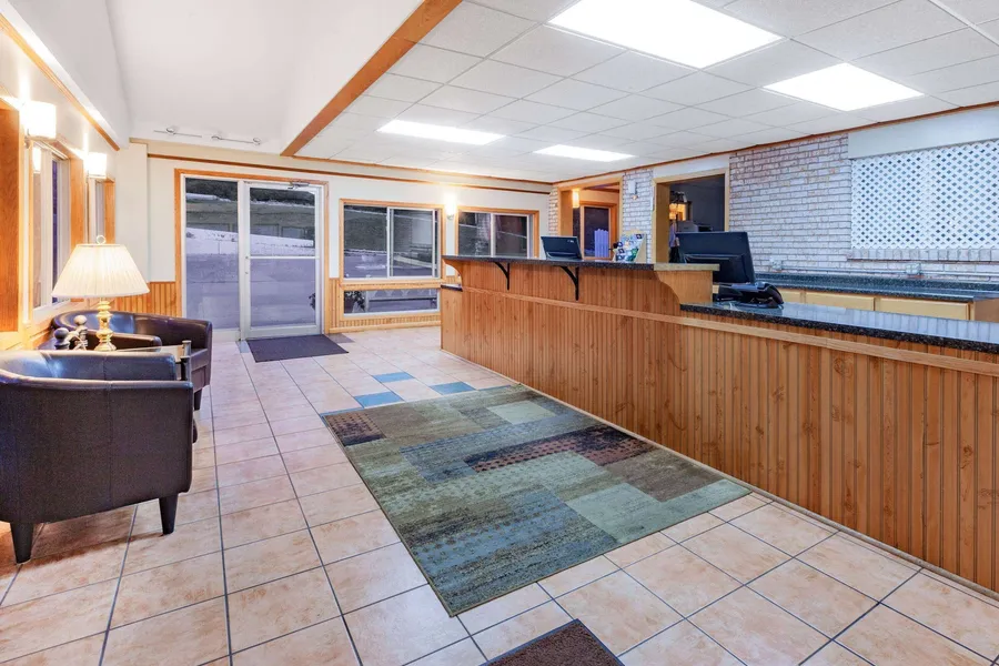 Days Inn & Suites by Wyndham St. Ignace Lakefront hotel detail image 2