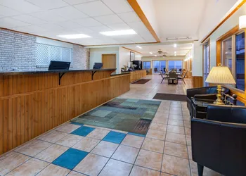 Days Inn & Suites by Wyndham St. Ignace Lakefront hotel thumbnail 3
