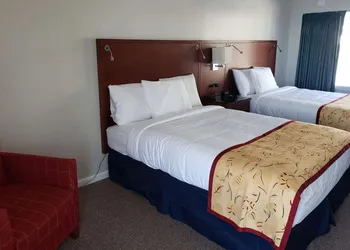 Days Inn & Suites by Wyndham St. Ignace Lakefront hotel thumbnail 4