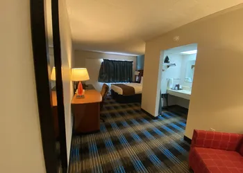 Days Inn & Suites by Wyndham St. Ignace Lakefront hotel thumbnail 6