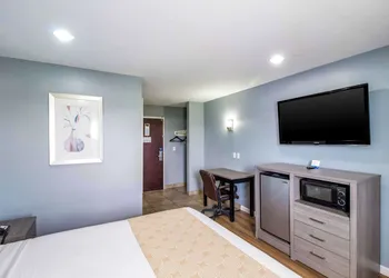 Rodeway Inn & Suites Port Arthur - Groves hotel thumbnail 4