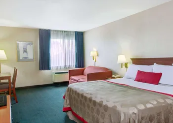 Ramada by Wyndham Hawthorne LAX / LA Stadium hotel thumbnail 7