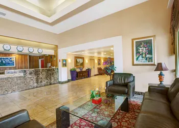 Ramada by Wyndham Hawthorne LAX / LA Stadium hotel thumbnail 3
