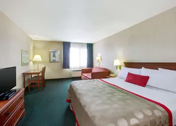 Ramada by Wyndham Hawthorne LAX / LA Stadium hotel thumbnail 6