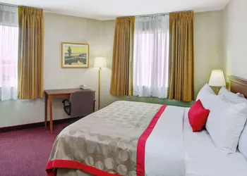 Ramada by Wyndham Hawthorne LAX / LA Stadium hotel thumbnail 8