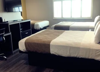 Deluxe Inn Hawthorne hotel thumbnail 5