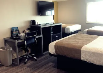 Deluxe Inn Hawthorne hotel thumbnail 7