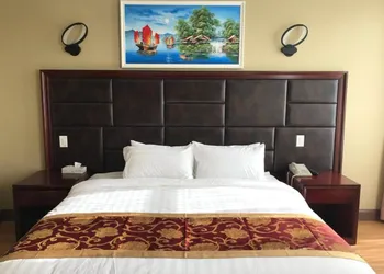 Queens Hotel hotel thumbnail 7