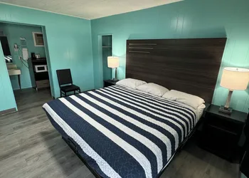Acorn Motel hotel thumbnail 2