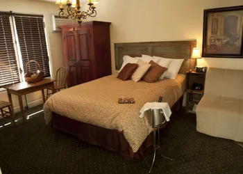 Auberge de La Tour du Lac hotel thumbnail 6
