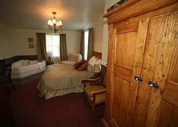 Auberge de La Tour du Lac hotel thumbnail 7