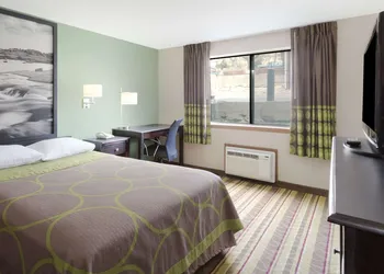 Super 8 by Wyndham Green River hotel thumbnail 3