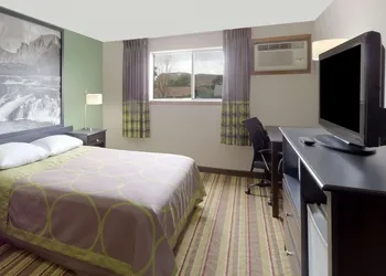 Super 8 by Wyndham Green River hotel thumbnail 4
