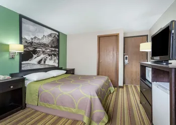 Super 8 by Wyndham Green River hotel thumbnail 8