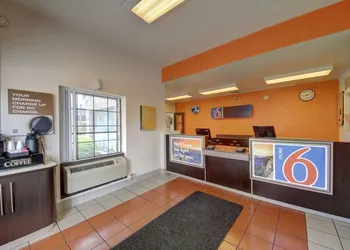 Motel 6 San Antonio, TX - Downtown - Market Square hotel thumbnail 2